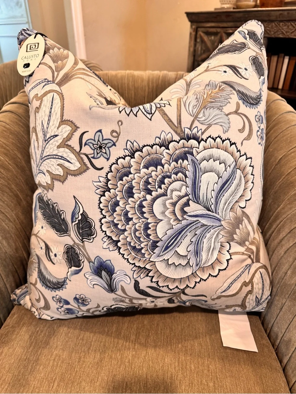 1-NWT CALLISTO HOME FLORAL DESIGN DECORATIVE PILLOW